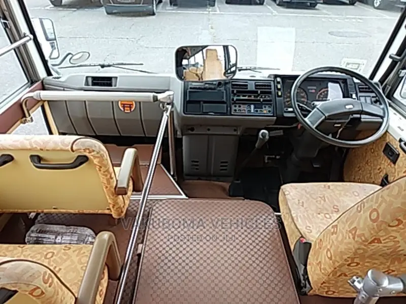 Mitsubishi Fuso Rosa 1993 Orange