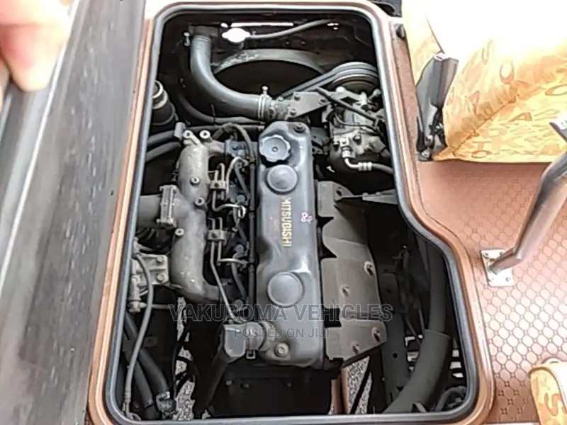 Mitsubishi Fuso Rosa 1993 Orange
