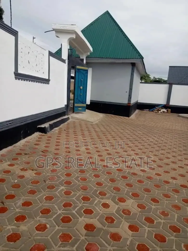 4bdrm House in Mzambarauni, Chamazi for Sale