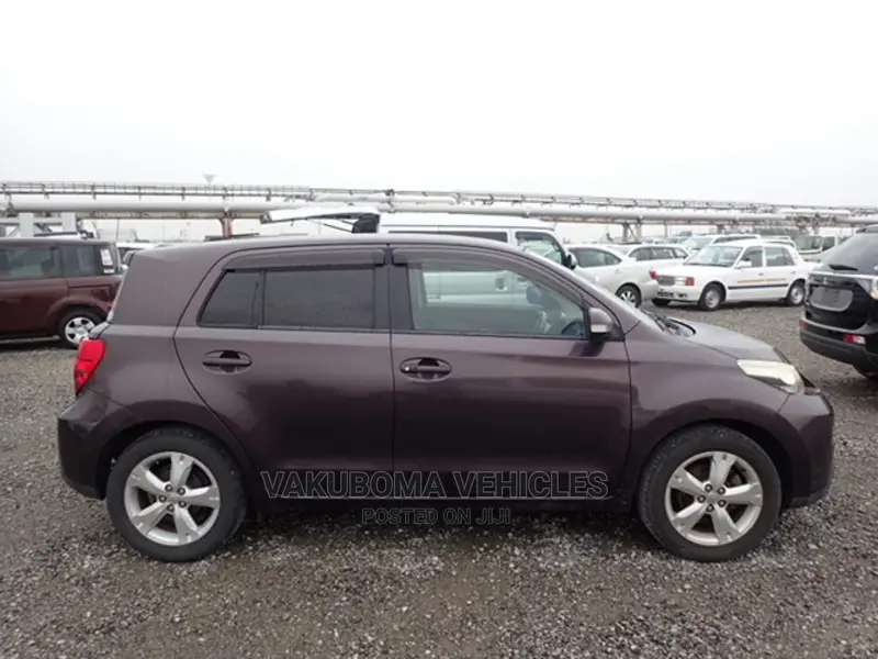 Toyota IST 2007 Purple