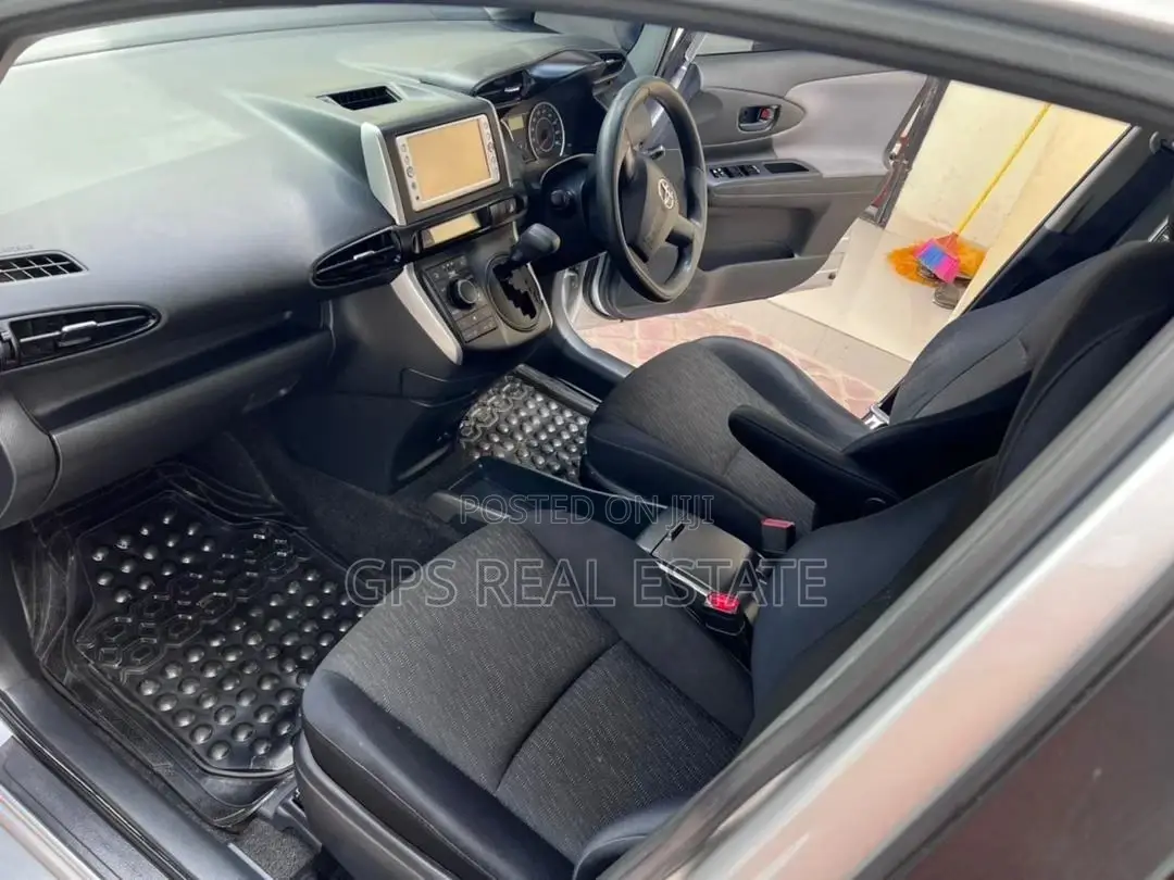 Toyota Wish 2009 Silver