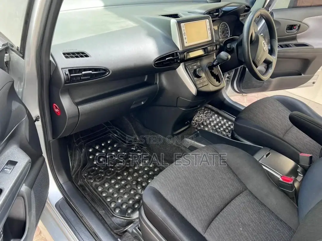 Toyota Wish 2009 Silver