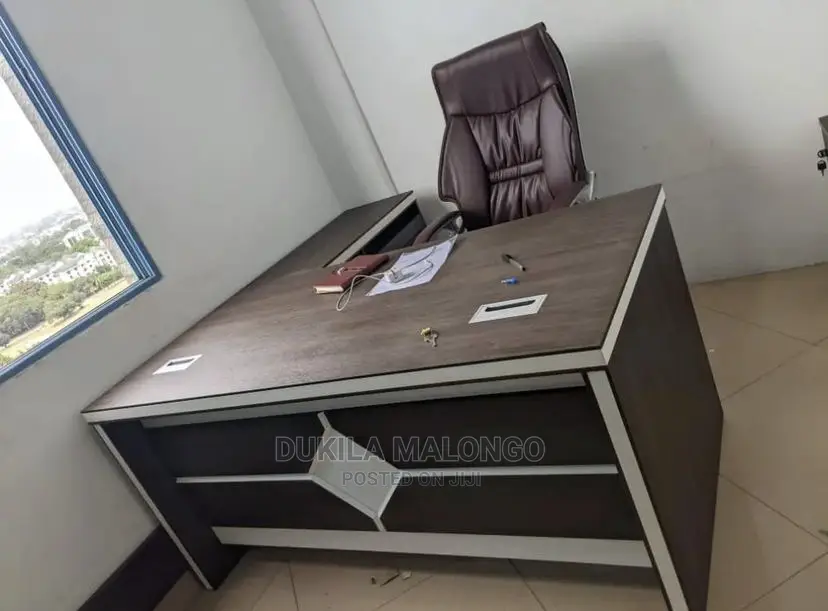 Meza Ya Office
