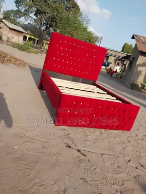 Bedsofa Ya Mbao 5*6 Mpya