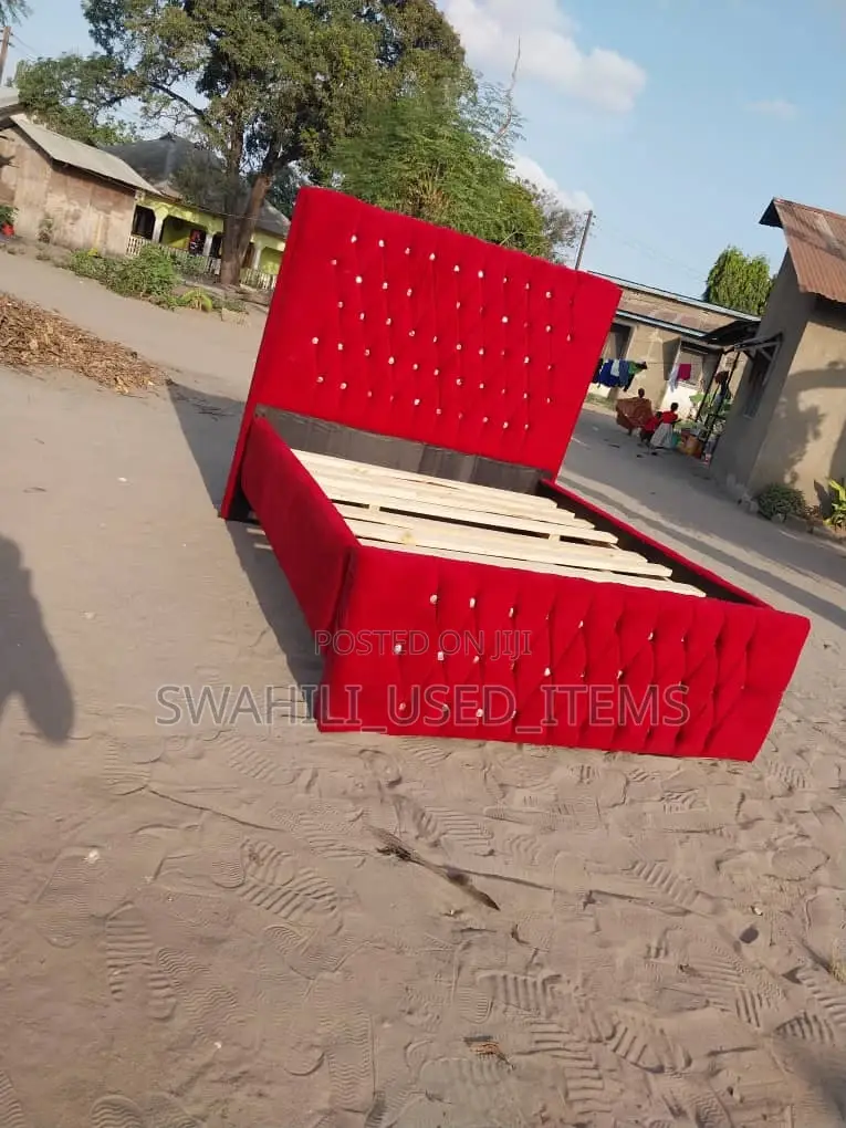 Bedsofa Ya Mbao 5*6 Mpya