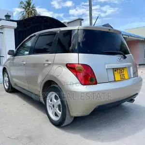 Toyota IST 2003 Gold