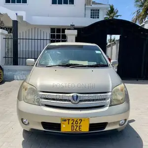 Toyota IST 2003 Gold