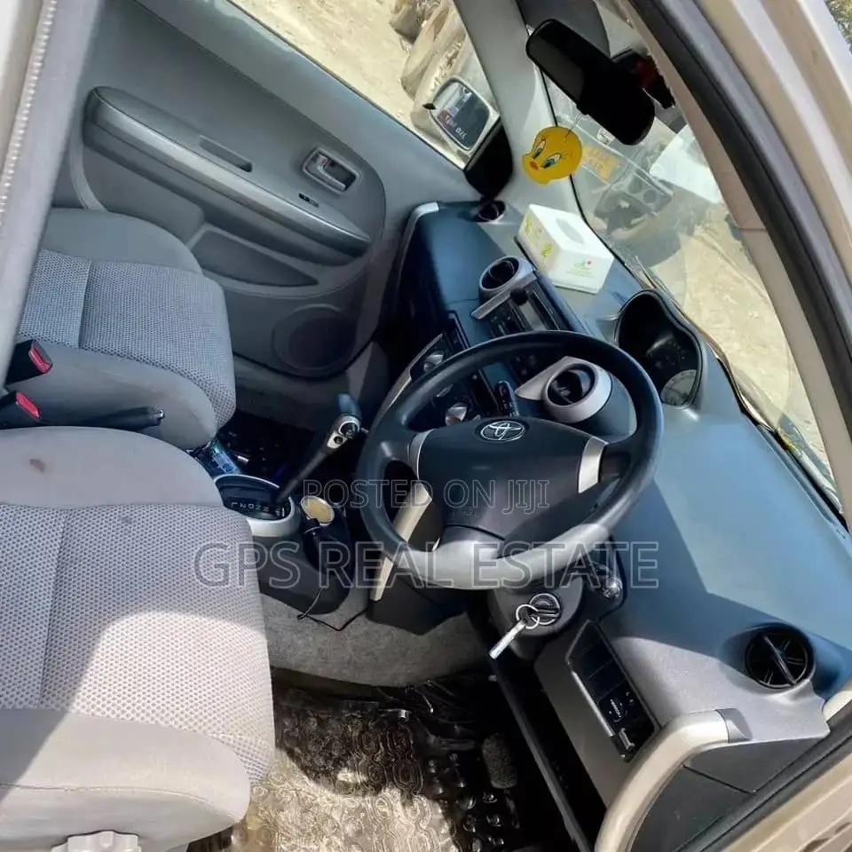 Toyota IST 2003 Gold