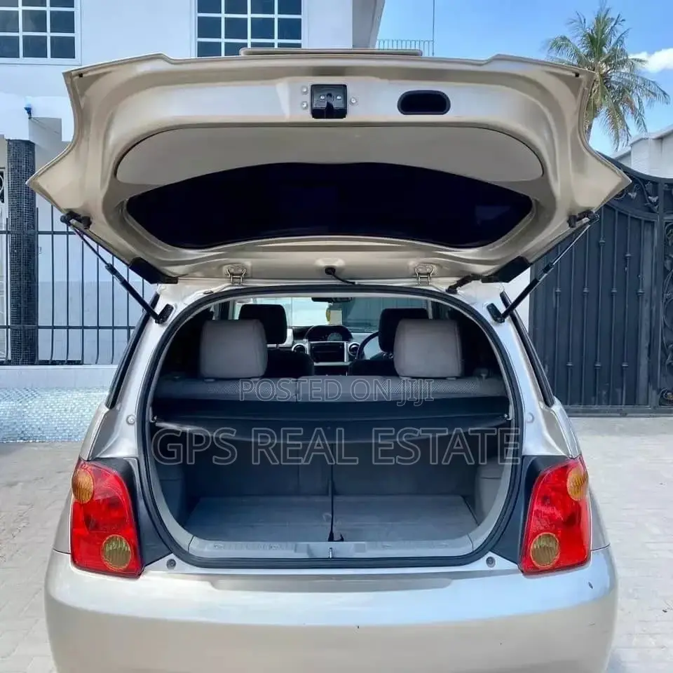 Toyota IST 2003 Gold