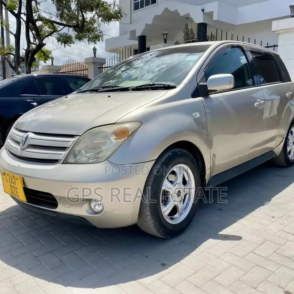 Toyota IST 2003 Gold
