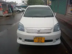 Toyota Raum 1.5 AWD 2001 White