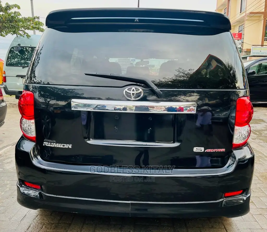 Toyota Corolla Rumion 2008 Black