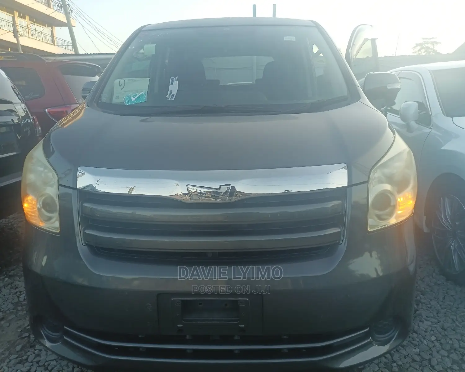 Toyota Noah 2.0 158hp AWD (7 Seater) 2009 Gray