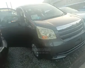 Toyota Noah 2.0 158hp AWD (7 Seater) 2009 Gray