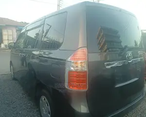Toyota Noah 2.0 158hp AWD (7 Seater) 2009 Gray