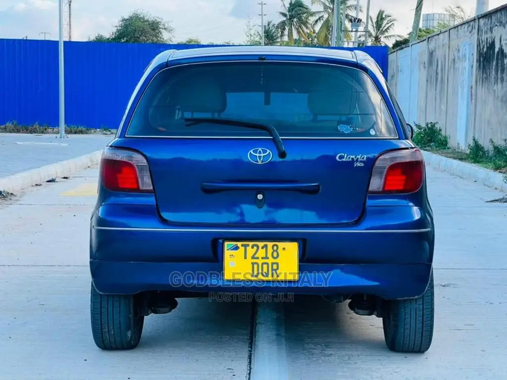 Toyota Vitz 2004 Blue