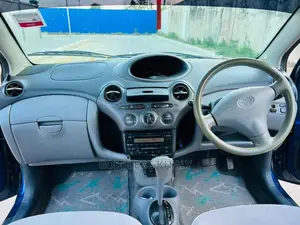Toyota Vitz 2004 Blue