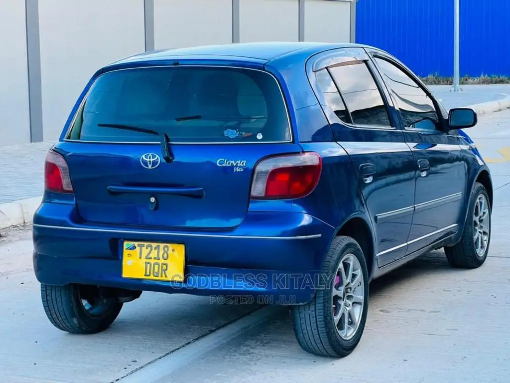 Toyota Vitz 2004 Blue