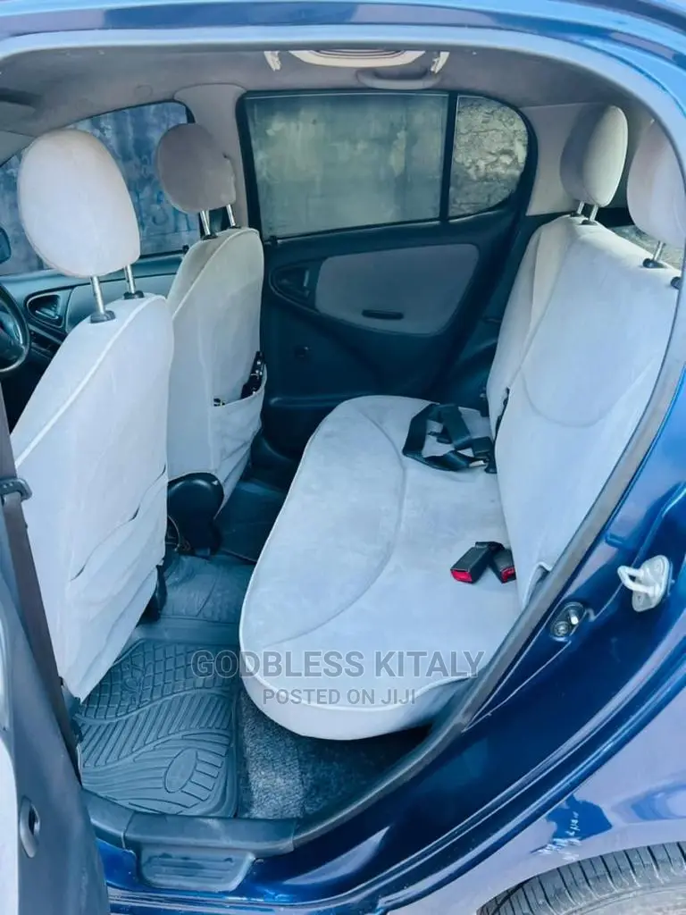 Toyota Vitz 2004 Blue
