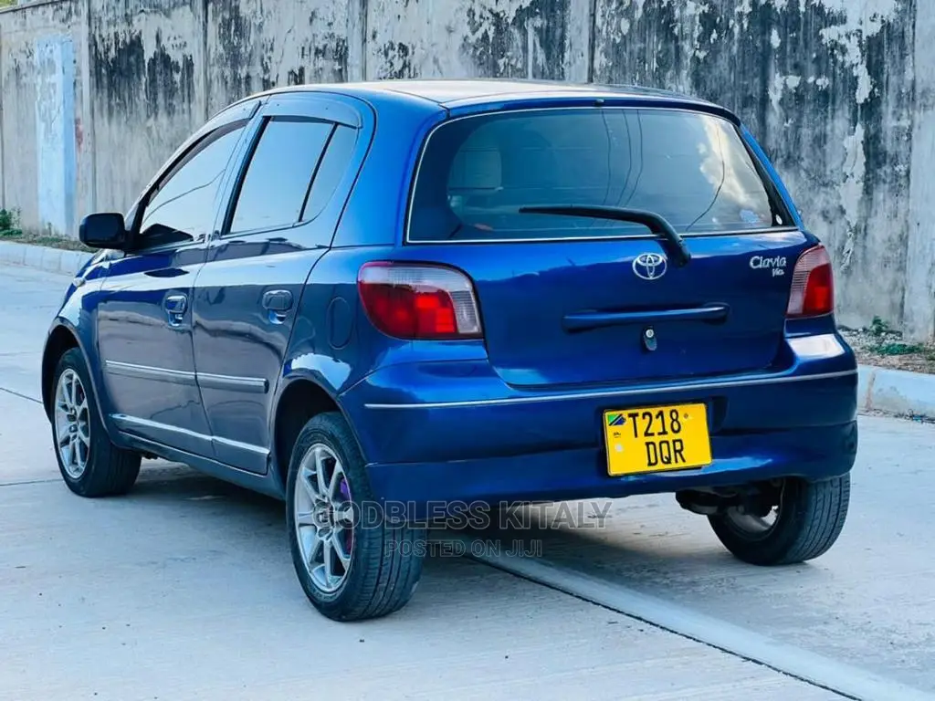 Toyota Vitz 2004 Blue