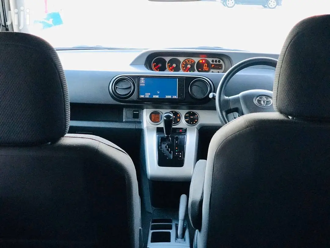 Toyota Corolla Rumion 2008 Black