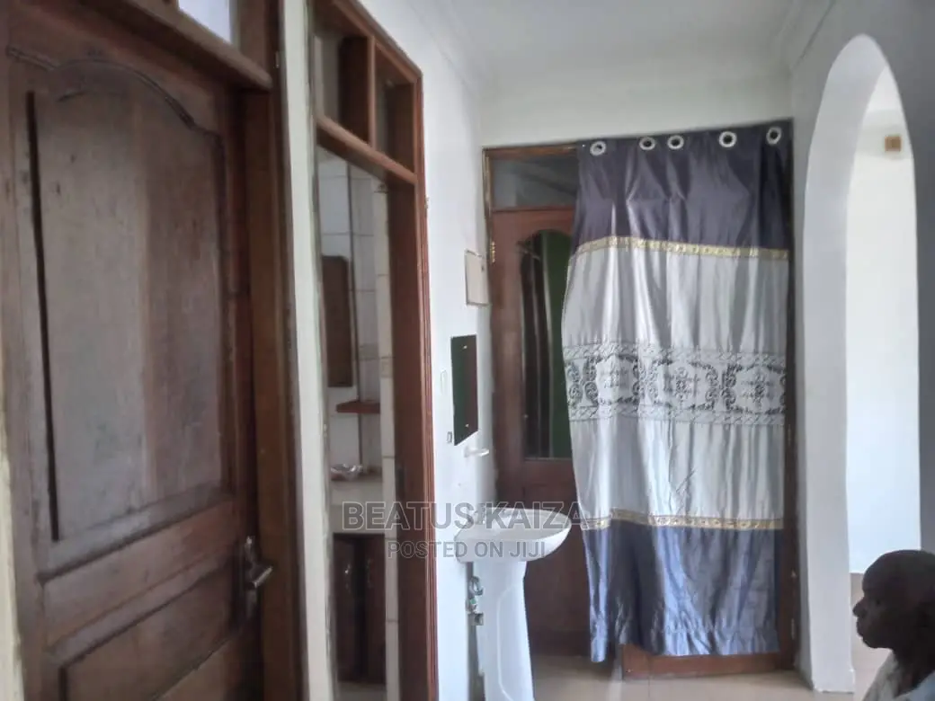 3bdrm Bedsitter in Kariakoo Fire for rent