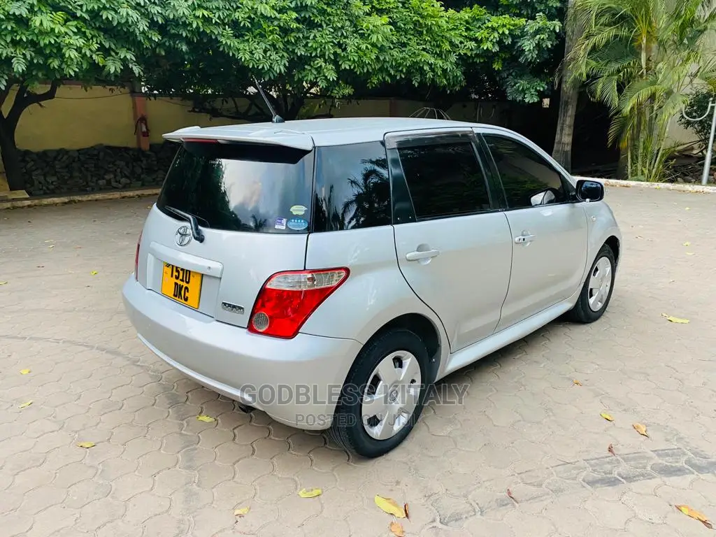Toyota IST 2006 Silver