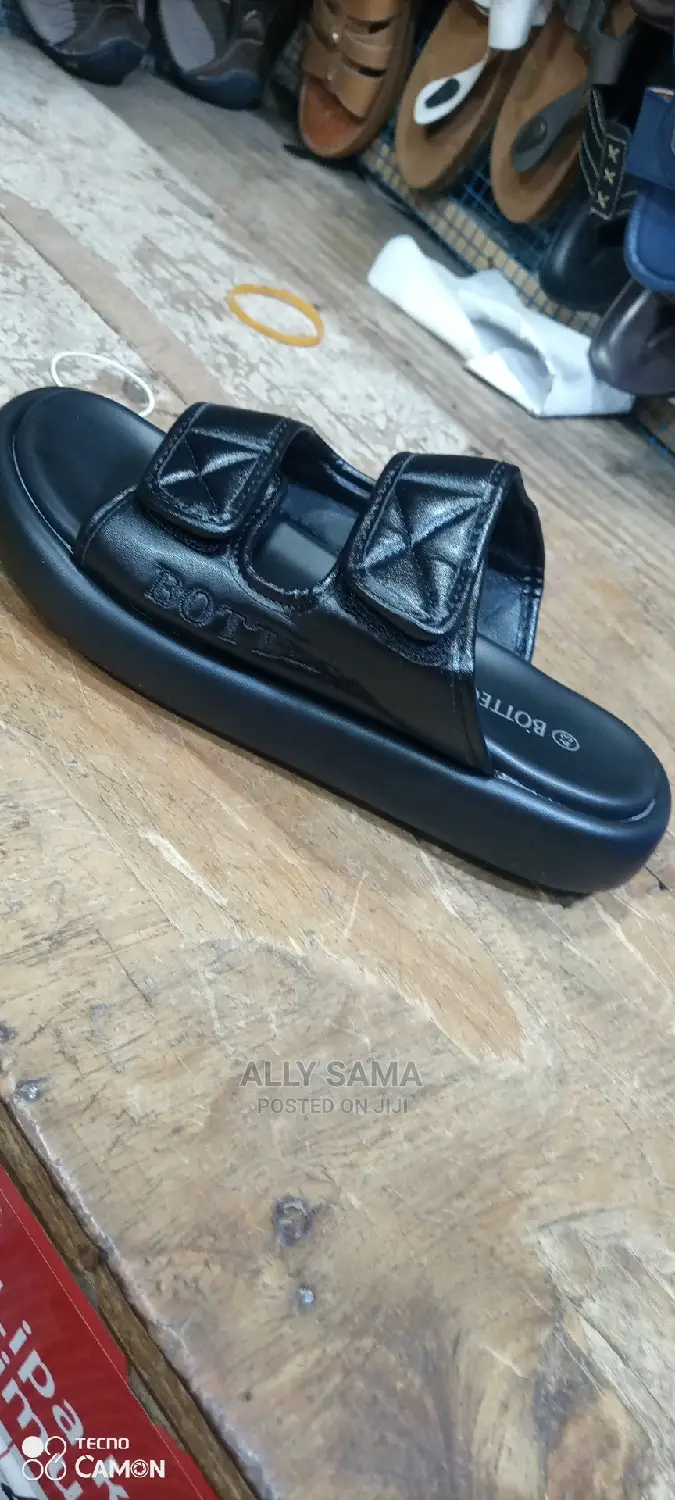 BOTTEGA Black