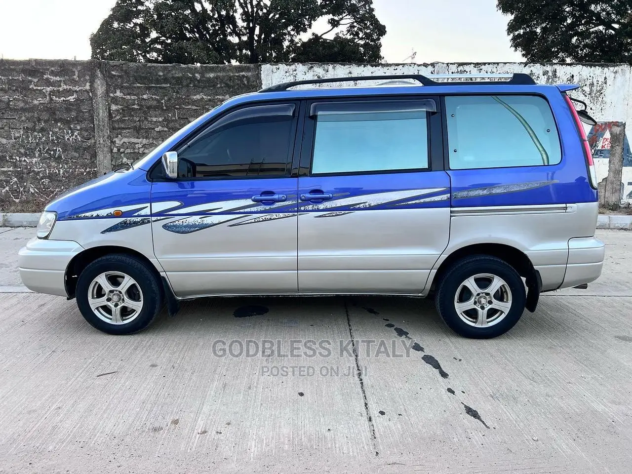 Toyota Noah 2001 Blue