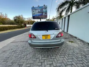 Toyota Harrier 2000 Silver