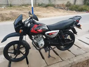 Bajaj Boxer 125 2021 Red