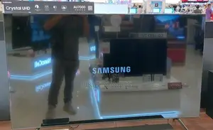 SAMSUNG 43" UHD Series 7