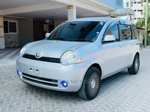 Toyota Sienta 2005 Gray