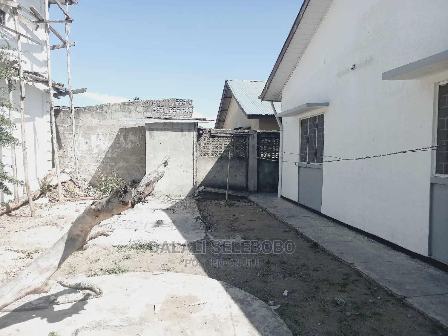 4bdrm Bungalow in Sinza Vatkani for Rent