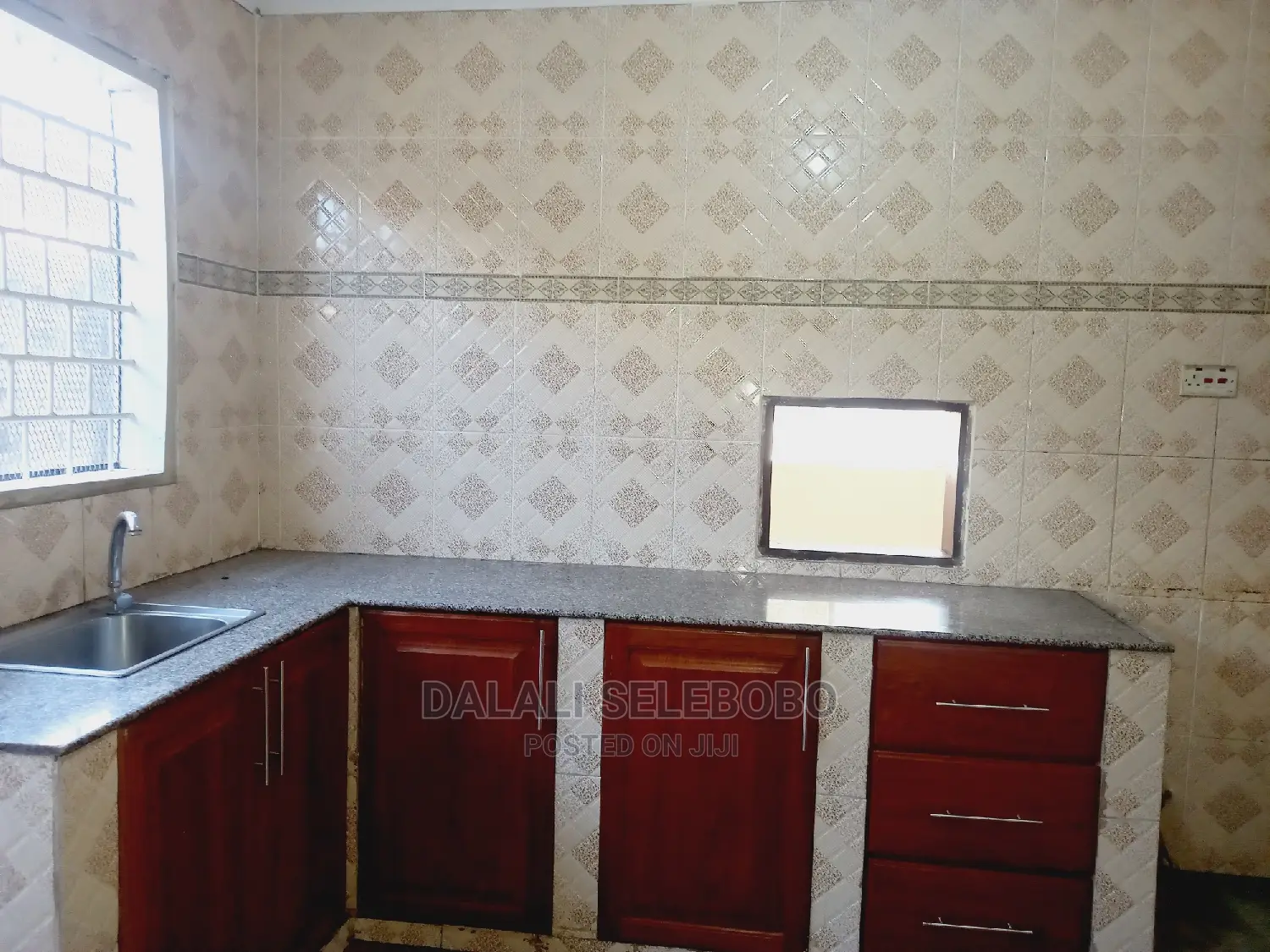 4bdrm Bungalow in Sinza Vatkani for Rent