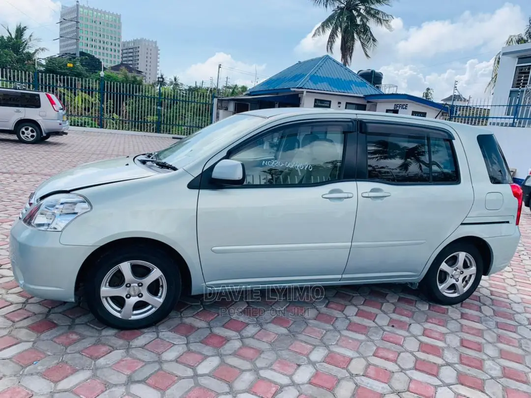 Toyota Raum 1.5 AWD 2004