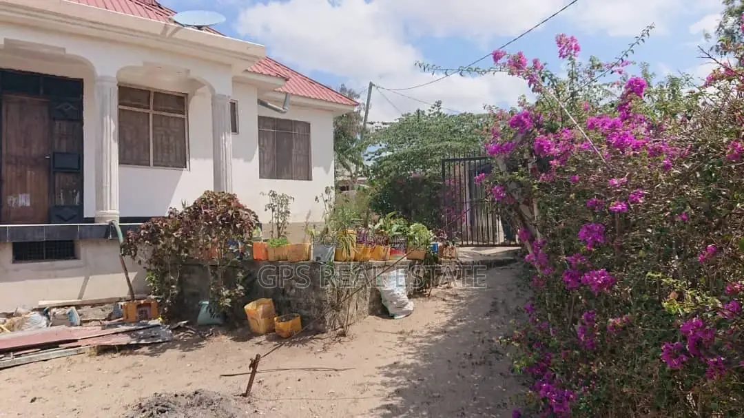 3bdrm House in Kibamba Kwa Mangi, Kinondoni for Sale