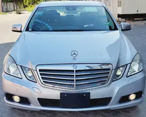 Photo - Mercedes-Benz E250 2010 Blue