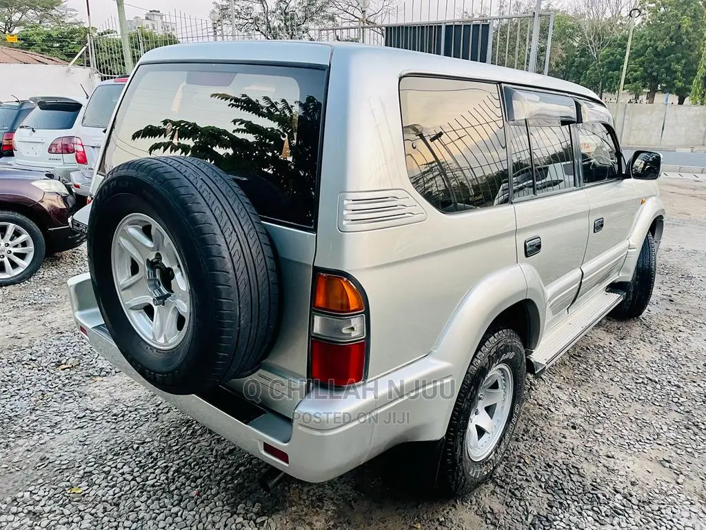 Toyota Land Cruiser 2000 Silver