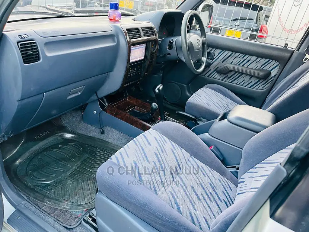 Toyota Land Cruiser 2000 Silver