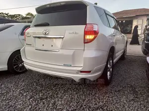 Toyota Vanguard 2009 White
