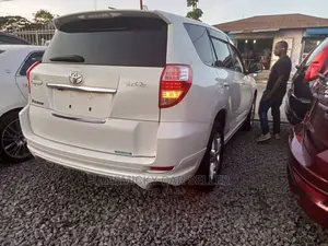 Toyota Vanguard 2009 White