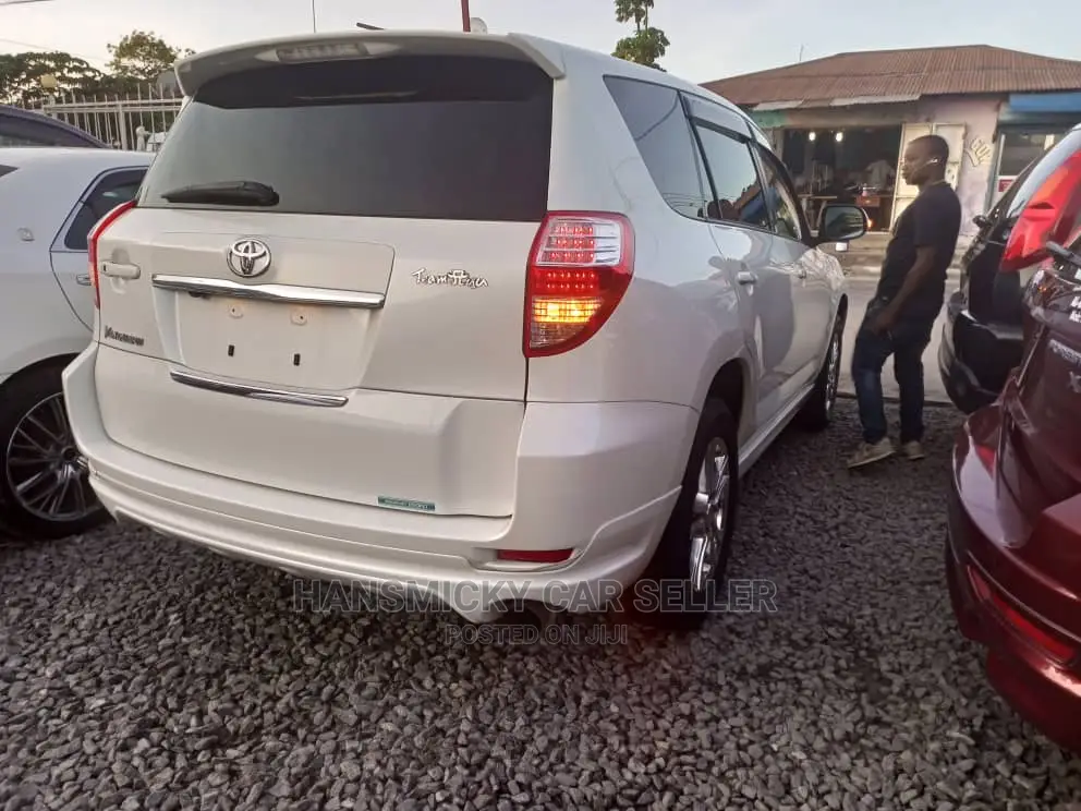 Toyota Vanguard 2009 White