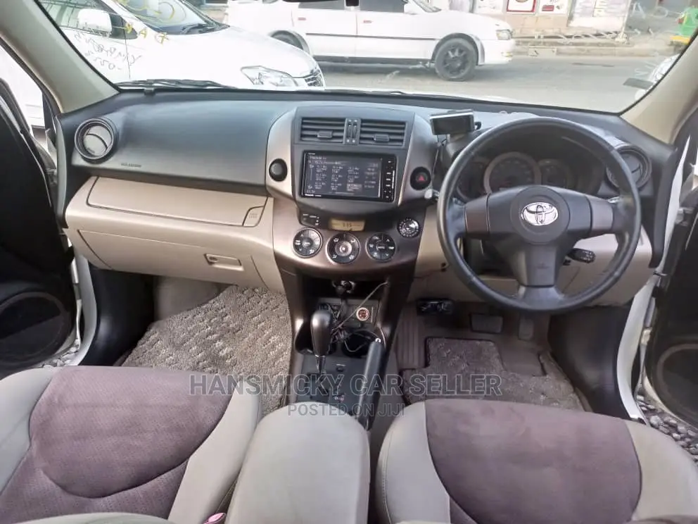 Toyota Vanguard 2009 White