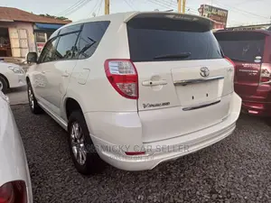Toyota Vanguard 2009 White