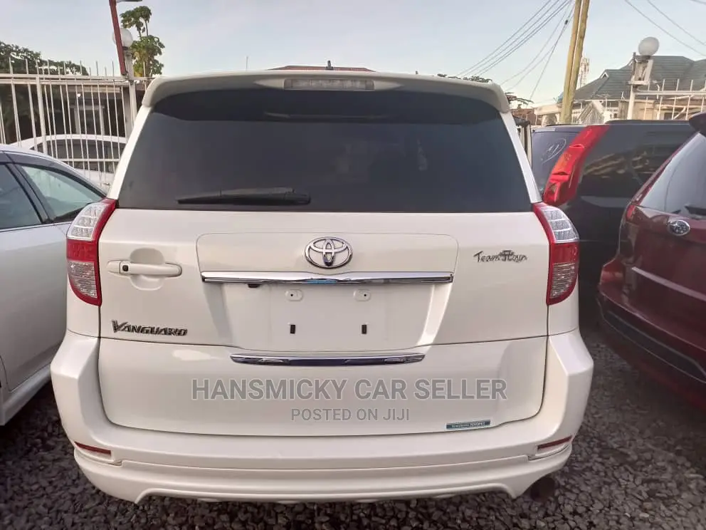 Toyota Vanguard 2009 White