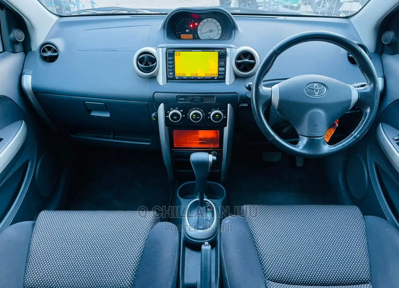 Toyota IST 2004