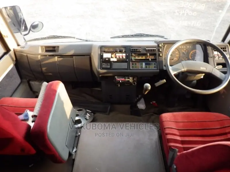 Mitsubishi Fuso Rosa 1987 Black