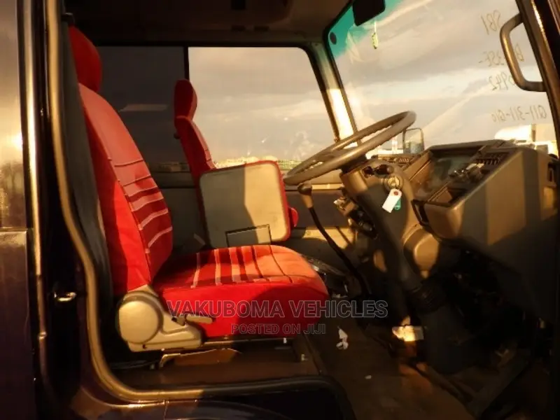 Mitsubishi Fuso Rosa 1987 Black