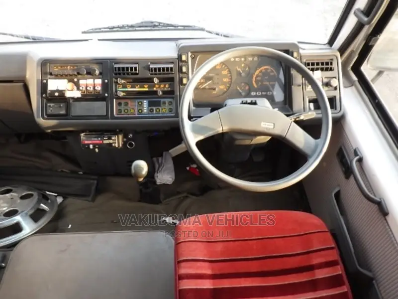 Mitsubishi Fuso Rosa 1987 Black